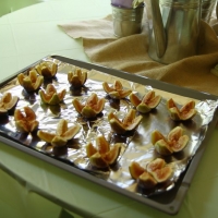 Figs with Honey and Goat Cheese